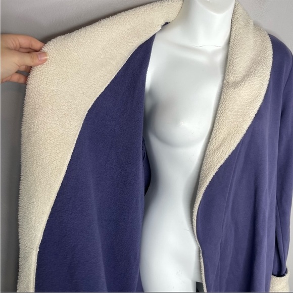 VICTORIA'S SECRET Purple Sherpa Robe - Picture 2 of 8